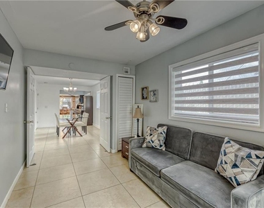 1517 Ne 17th Terrace - Photo Thumbnail 7