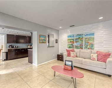 1517 Ne 17th Terrace - Photo Thumbnail 10
