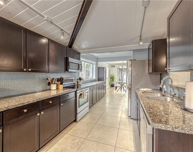 1517 Ne 17th Terrace - Photo Thumbnail 2