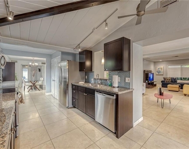 1517 Ne 17th Terrace - Photo Thumbnail 4