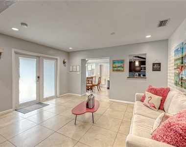 1517 Ne 17th Terrace - Photo Thumbnail 9