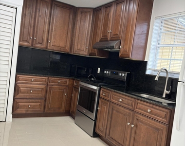 1549 Nw 60th Avenue - Photo Thumbnail 8