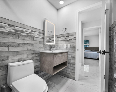 6279 Bay Club Drive - Photo Thumbnail 12