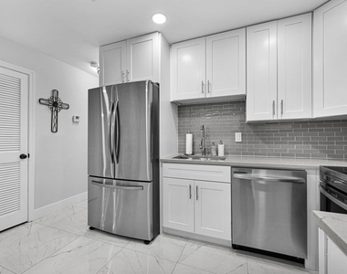 6279 Bay Club Drive - Photo Thumbnail 23