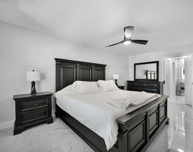 6279 Bay Club Drive - Photo Thumbnail 11