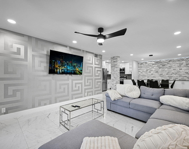 6279 Bay Club Drive - Photo Thumbnail 7
