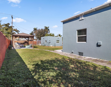 301 Hawthorne Drive - Photo Thumbnail 9