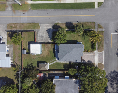 301 Hawthorne Drive - Photo Thumbnail 6