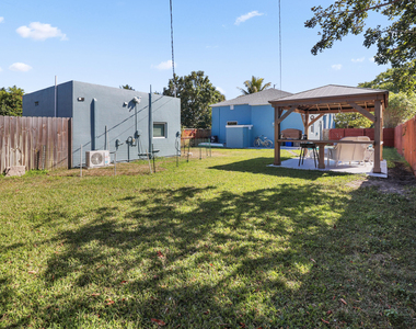 301 Hawthorne Drive - Photo Thumbnail 11
