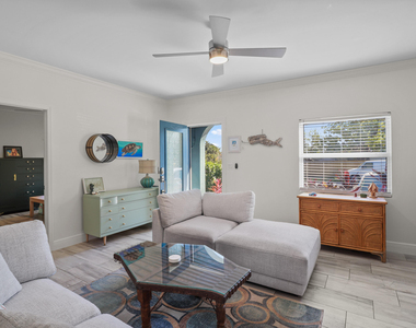 301 Hawthorne Drive - Photo Thumbnail 19