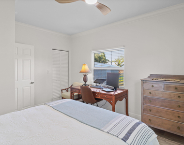 301 Hawthorne Drive - Photo Thumbnail 23
