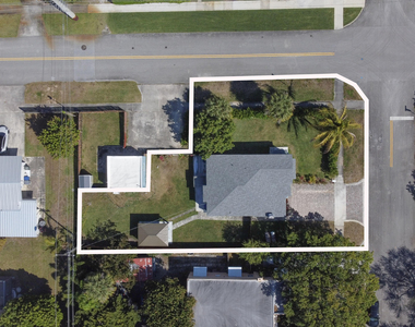 301 Hawthorne Drive - Photo Thumbnail 37