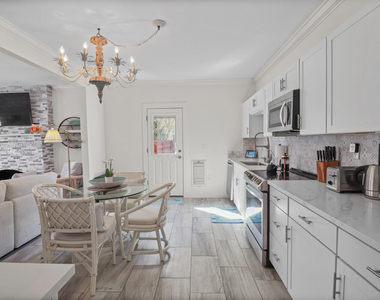 301 Hawthorne Drive - Photo Thumbnail 21