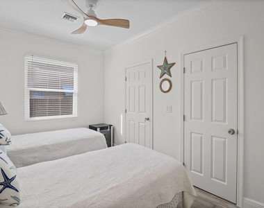 301 Hawthorne Drive - Photo Thumbnail 26