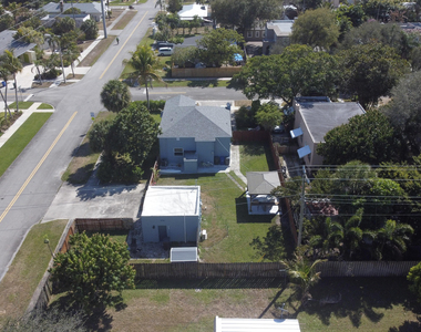 301 Hawthorne Drive - Photo Thumbnail 7