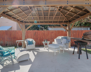 301 Hawthorne Drive - Photo Thumbnail 10