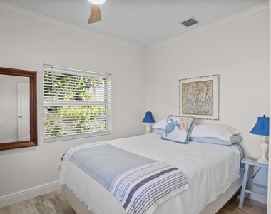 301 Hawthorne Drive - Photo Thumbnail 24