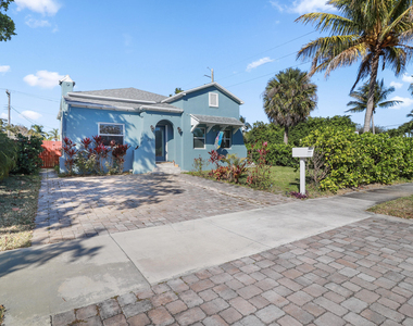 301 Hawthorne Drive - Photo Thumbnail 3