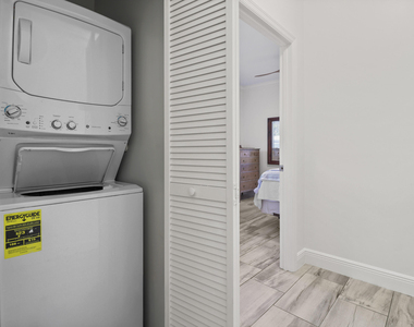 301 Hawthorne Drive - Photo Thumbnail 27