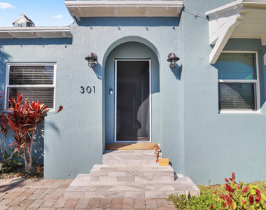 301 Hawthorne Drive - Photo Thumbnail 15