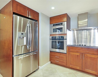 2800 N Ocean Drive - Photo Thumbnail 11
