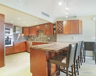 2800 N Ocean Drive - Photo Thumbnail 7