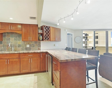 2800 N Ocean Drive - Photo Thumbnail 9