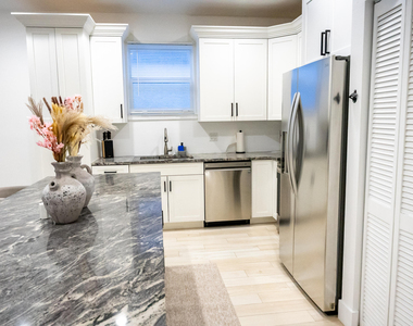 214 N C Street - Photo Thumbnail 4