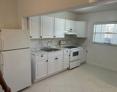 3900 Nw 76th Avenue - Photo Thumbnail 6