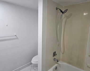 3900 Nw 76th Avenue - Photo Thumbnail 4