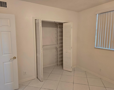 3900 Nw 76th Avenue - Photo Thumbnail 3