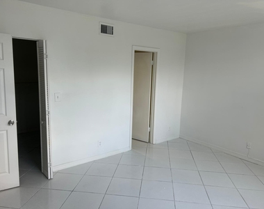 3900 Nw 76th Avenue - Photo Thumbnail 10