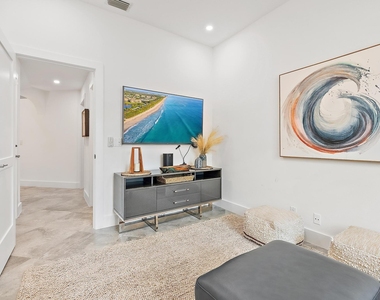 503 Resort Lane - Photo Thumbnail 4