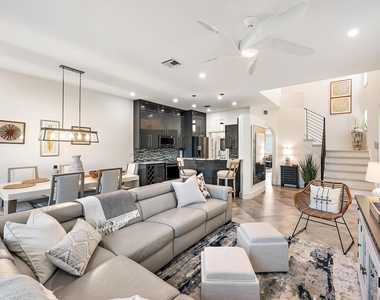 503 Resort Lane - Photo Thumbnail 8