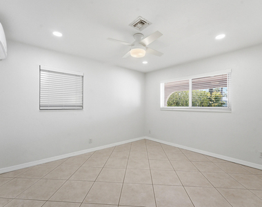 1641 Ne 56th Court - Photo Thumbnail 15