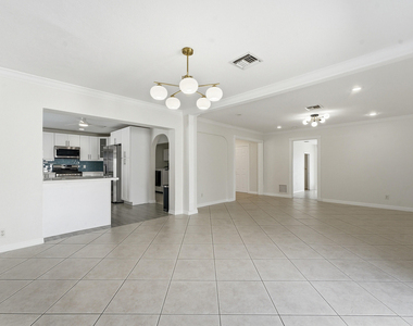 1641 Ne 56th Court - Photo Thumbnail 3