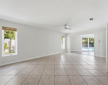 1641 Ne 56th Court - Photo Thumbnail 6