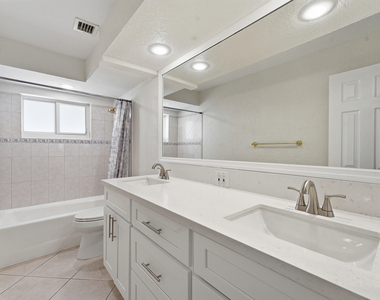 1641 Ne 56th Court - Photo Thumbnail 11