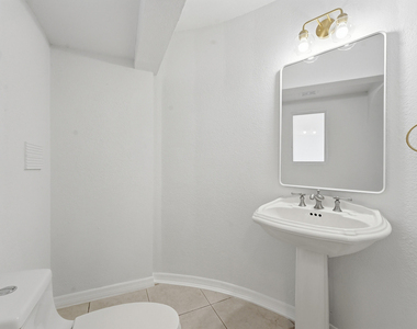 1641 Ne 56th Court - Photo Thumbnail 2