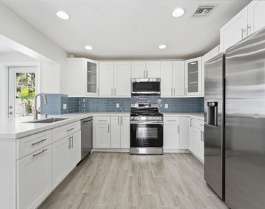 1641 Ne 56th Court - Photo Thumbnail 9