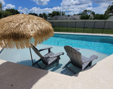 365 Nw Hibiscus Street - Photo Thumbnail 2