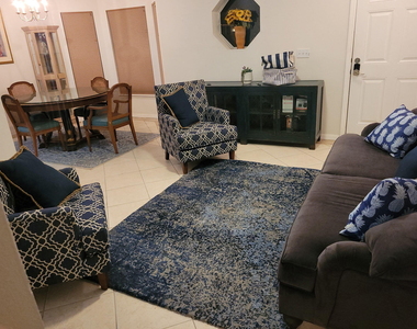 365 Nw Hibiscus Street - Photo Thumbnail 3