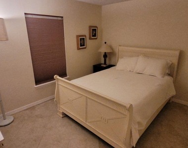 365 Nw Hibiscus Street - Photo Thumbnail 5