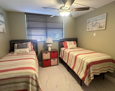 1401 N Riverside Drive - Photo Thumbnail 14
