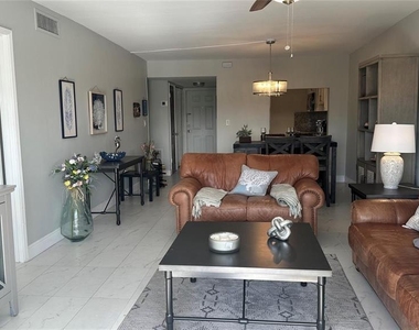 1401 N Riverside Drive - Photo Thumbnail 4