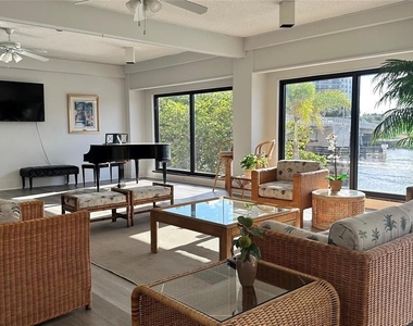1401 N Riverside Drive - Photo Thumbnail 20