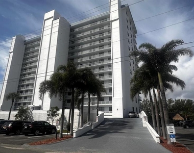 1401 N Riverside Drive - Photo Thumbnail 18