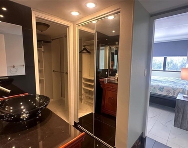 1401 N Riverside Drive - Photo Thumbnail 12