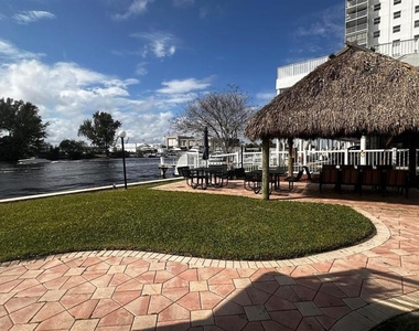 1401 N Riverside Drive - Photo Thumbnail 26