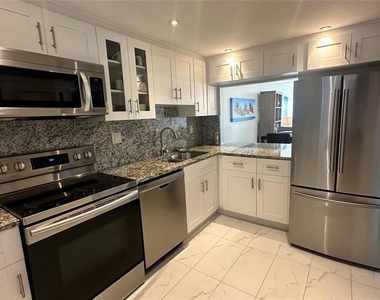1401 N Riverside Drive - Photo Thumbnail 8